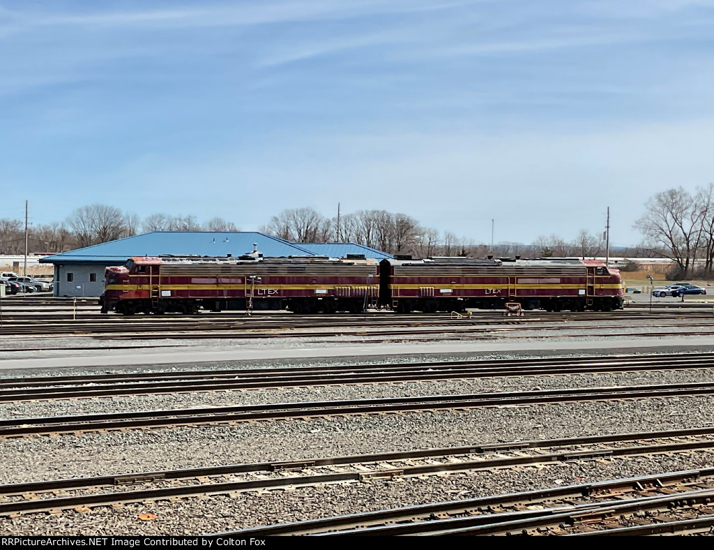 LTEX E8A’s 2400 and 2402 (ex-NYSW) in Selkirk
